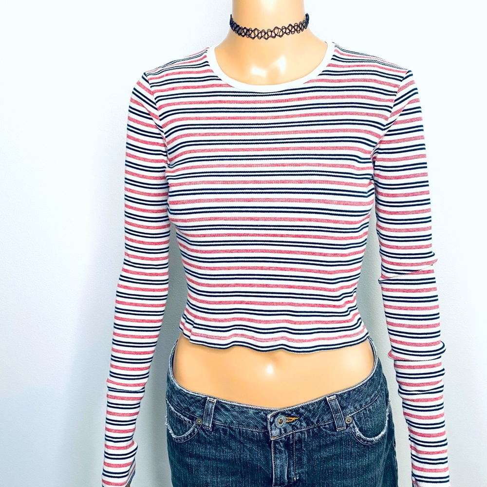 Brandy Melville cropped Y2K pop style long sleeve striped knit shirt S